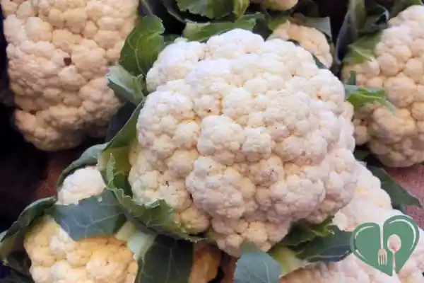 Fresh cauliflower heads – low-carb and perfect for diabetic-friendly meal swaps