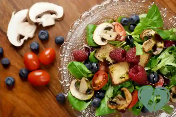 Colorful vegan diabetic-friendly salad with tofu, grilled mushrooms, leafy greens, cherry tomatoes, raspberries, and blueberries — rich in fiber, antioxidants, and plant protein.