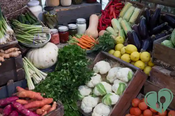 Colorful display of fresh non-starchy vegetables at a local market — ideal for Mediterranean-style diabetic meals.