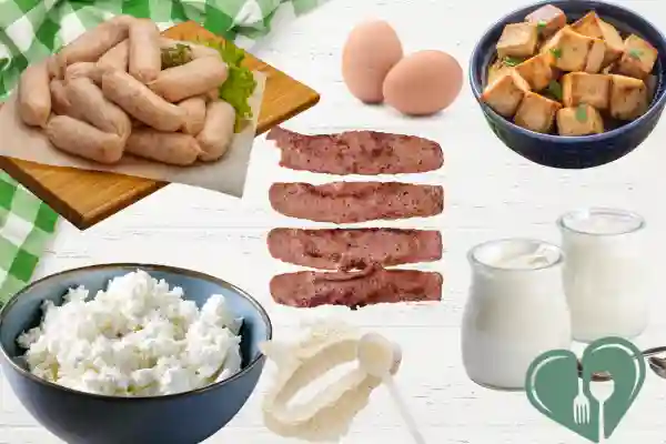 Diabetic-friendly breakfast proteins including eggs, tofu, turkey sausage, cottage cheese, protein powder, and plain yogurt