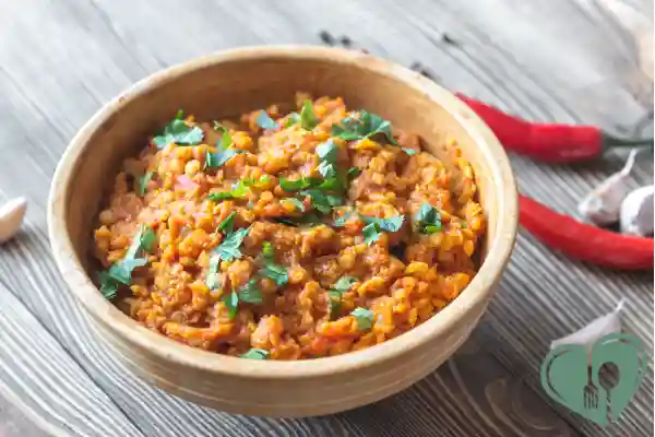 Bowl of lentil chili garnished with fresh herbs — a diabetic-friendly, plant-based meal