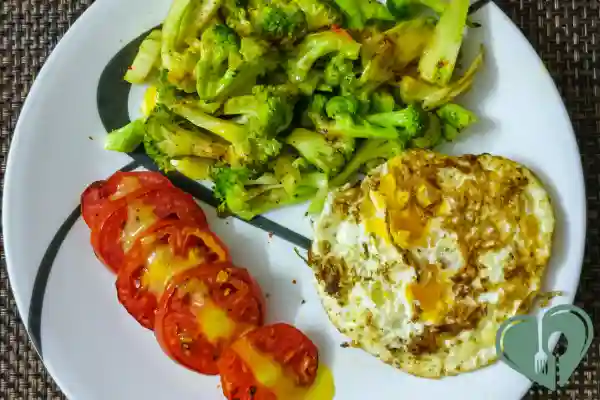 Personalized diabetic breakfast with egg, broccoli, and tomatoes