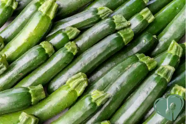 Fresh zucchinis lined up – low-carb, hydrating, and blood sugar-friendly