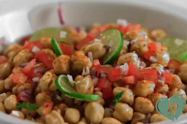 Chickpea salad with diced tomatoes, onions, and lime — a plant-based diabetic-friendly lunch