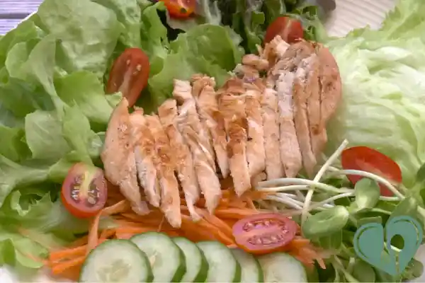 Fresh grilled chicken salad with cucumbers, cherry tomatoes, and greens – a diabetic-friendly store-bought meal.