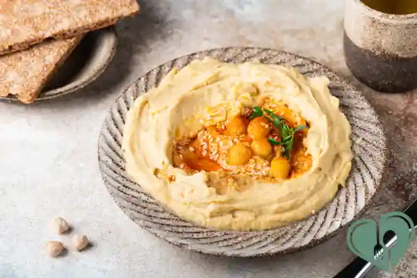 Hummus with whole grain crackers – a healthy plant-based store-bought diabetic lunch option.